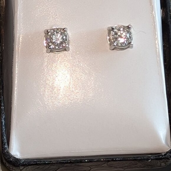 14 KT Whte Gold Earrings with Diamonds, total Est. weight Minimum .95 Carat - Picture 3 of 8